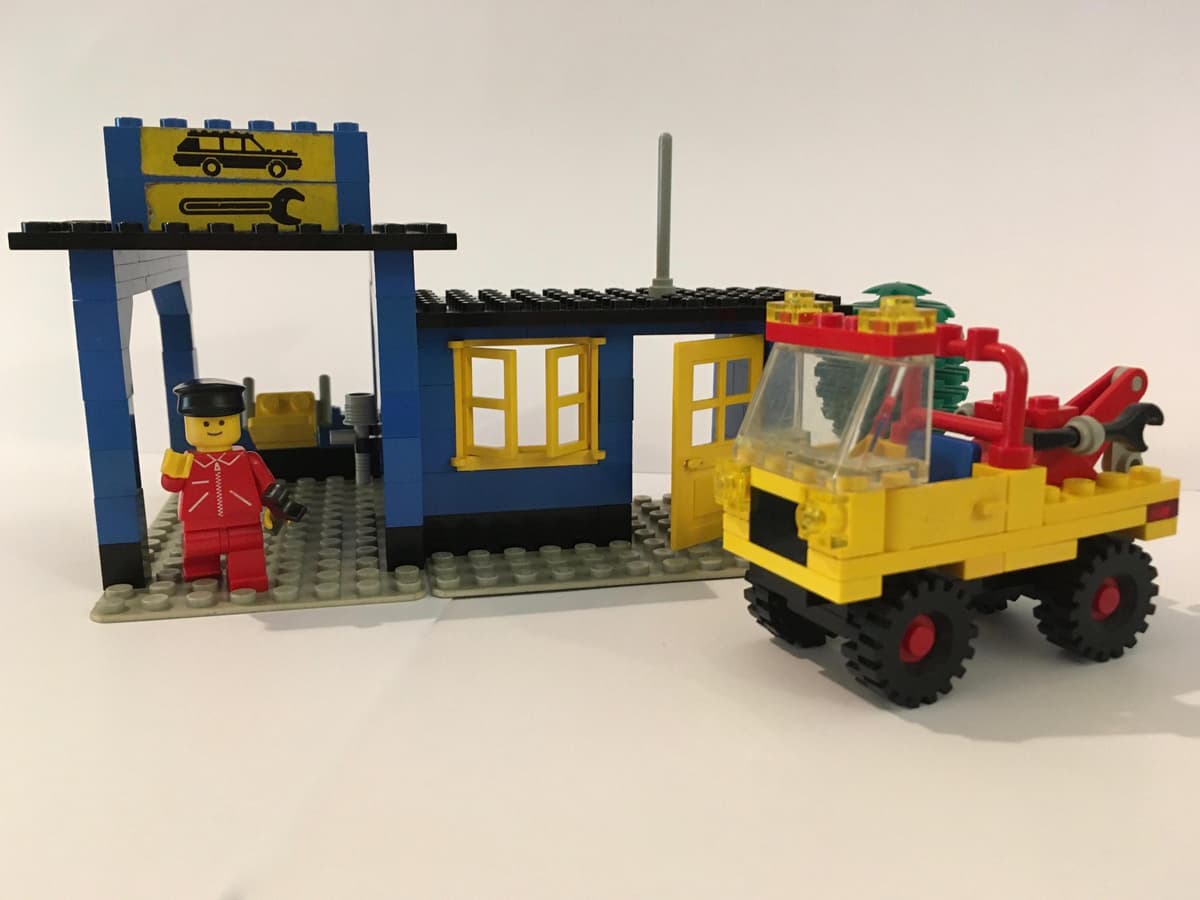Auto Service Station